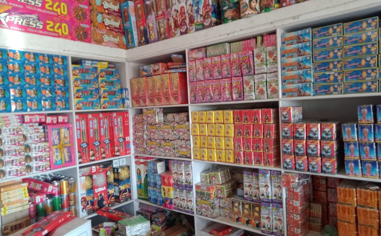 How to Save Money on Fireworks with a Wholesale Distributor: A Guide 